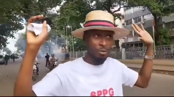 Des journalistes gazés et arrêtés à Conakry : «choqué», le FNDC exige leur libération