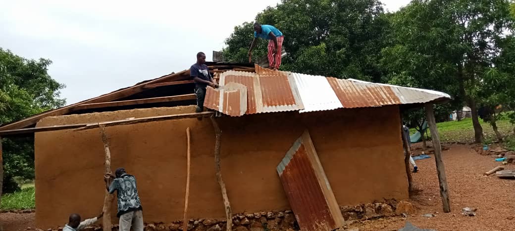 Dégâts à Mali: plusieurs maisons et d’arbres détruits par un violent vent accompagné d’une forte pluie 