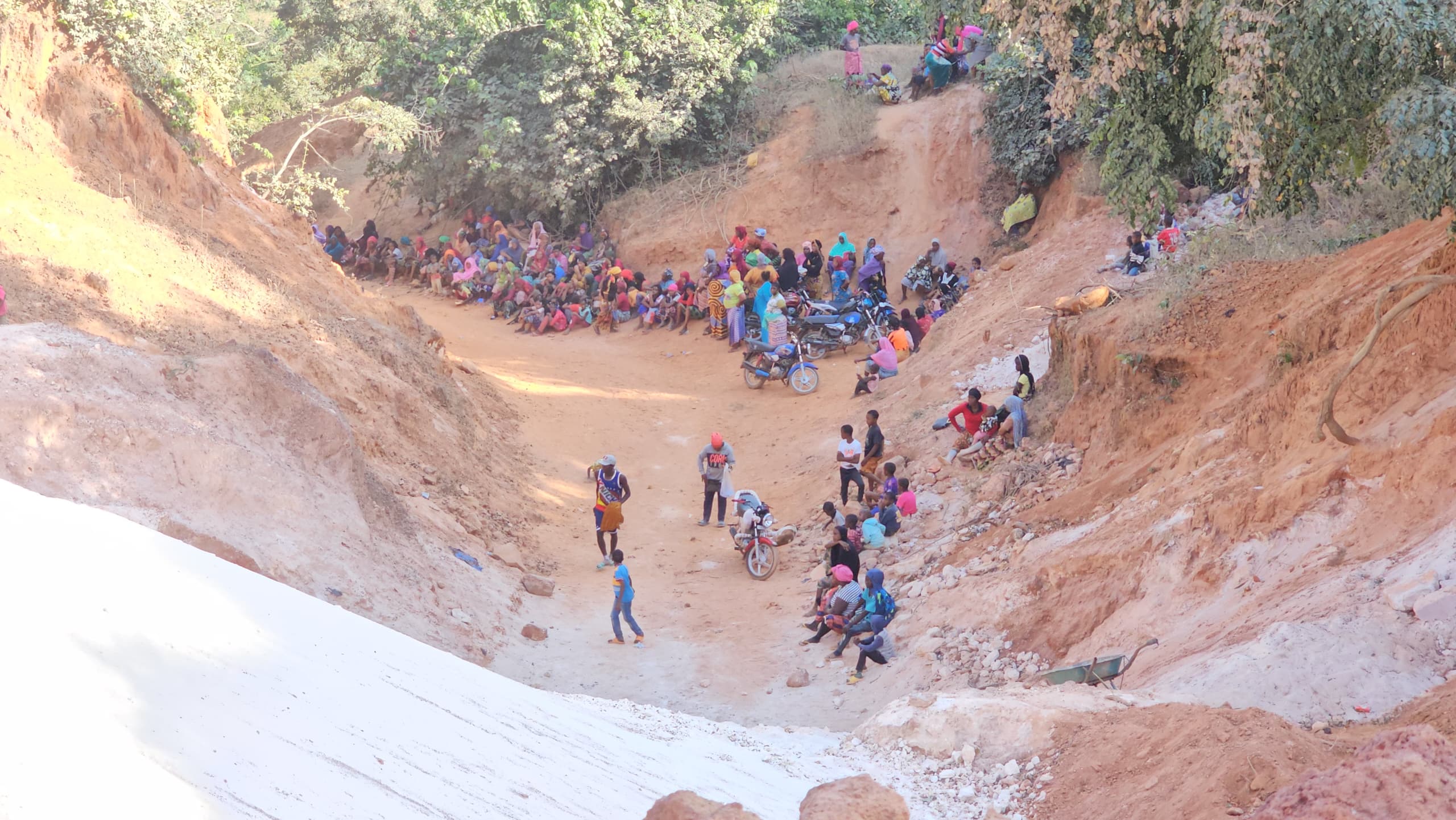 Labé : un jeune exploitant de sable coincé après un éboulement à la carrière de Hakou Thiandhi