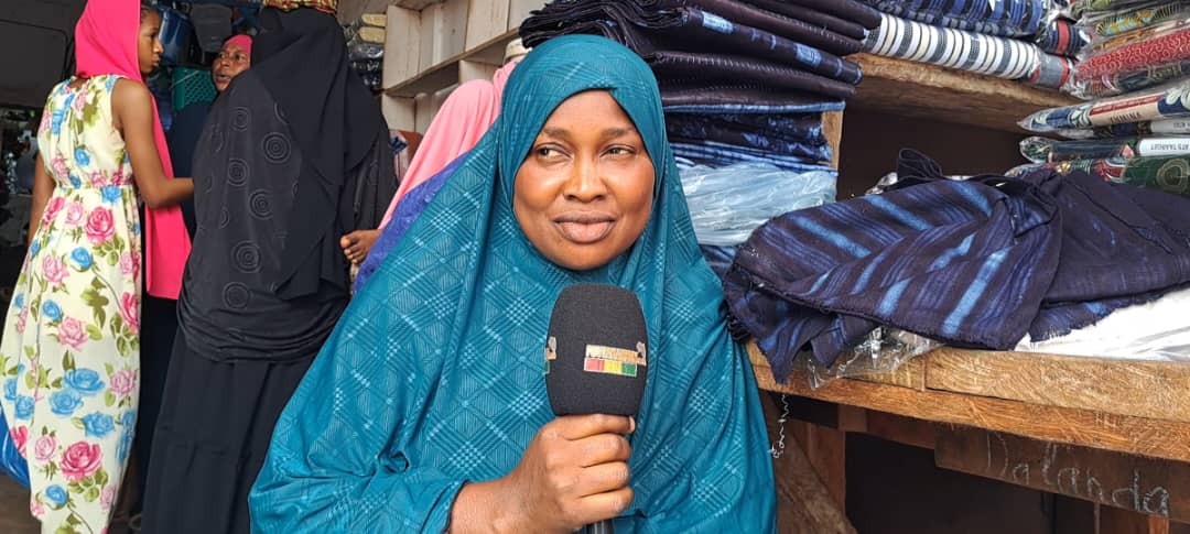 Vente du Leppi à l’occasion de la fête de Tabaski : les vendeuses de ce tissu pointent du doigt la contrefaçon qui remet en cause la fabrication locale