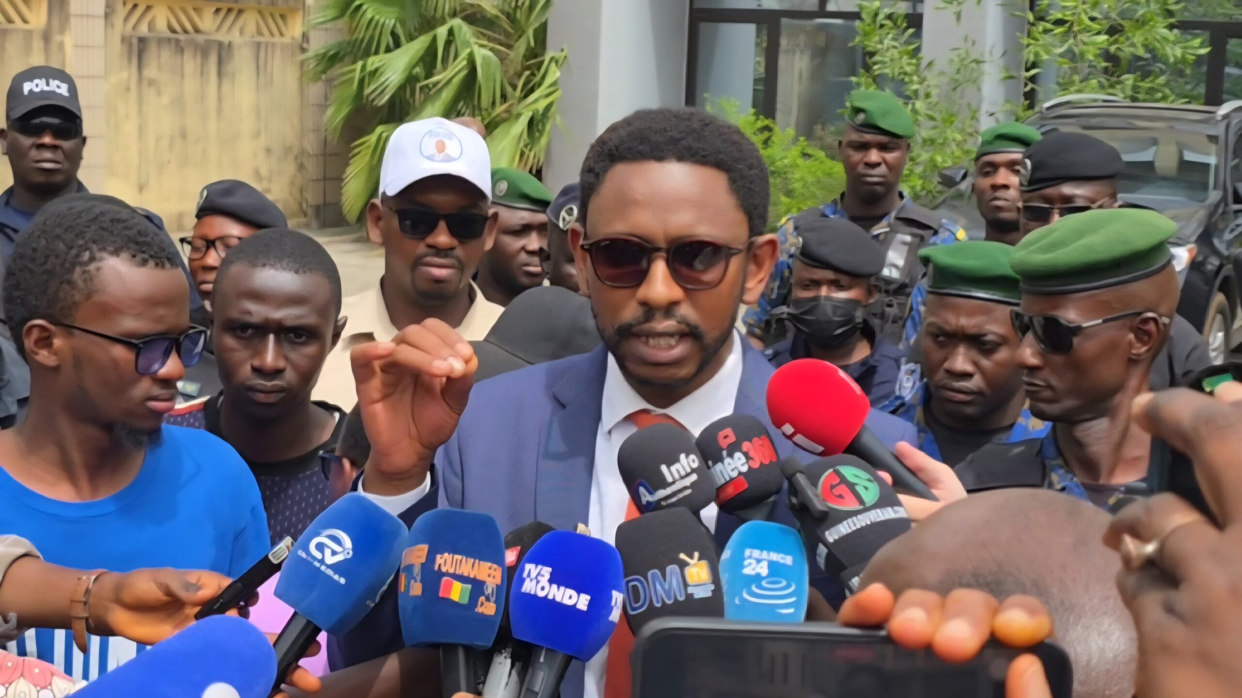 Cour d’appel de Conakry : Aliou Bah condamné à 2 ans de prison, ses avocats envisagent de nouvelles actions Cour d’appel de Conakry : Aliou Bah condamné à 2 ans de prison, ses avocats envisagent de nouvelles actions