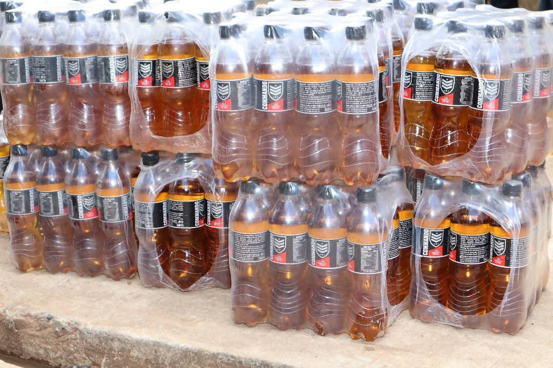 Guinée : l’Office National de Contrôle Qualité ordonne le retrait des jus Commando du marché, une grande quantité saisie