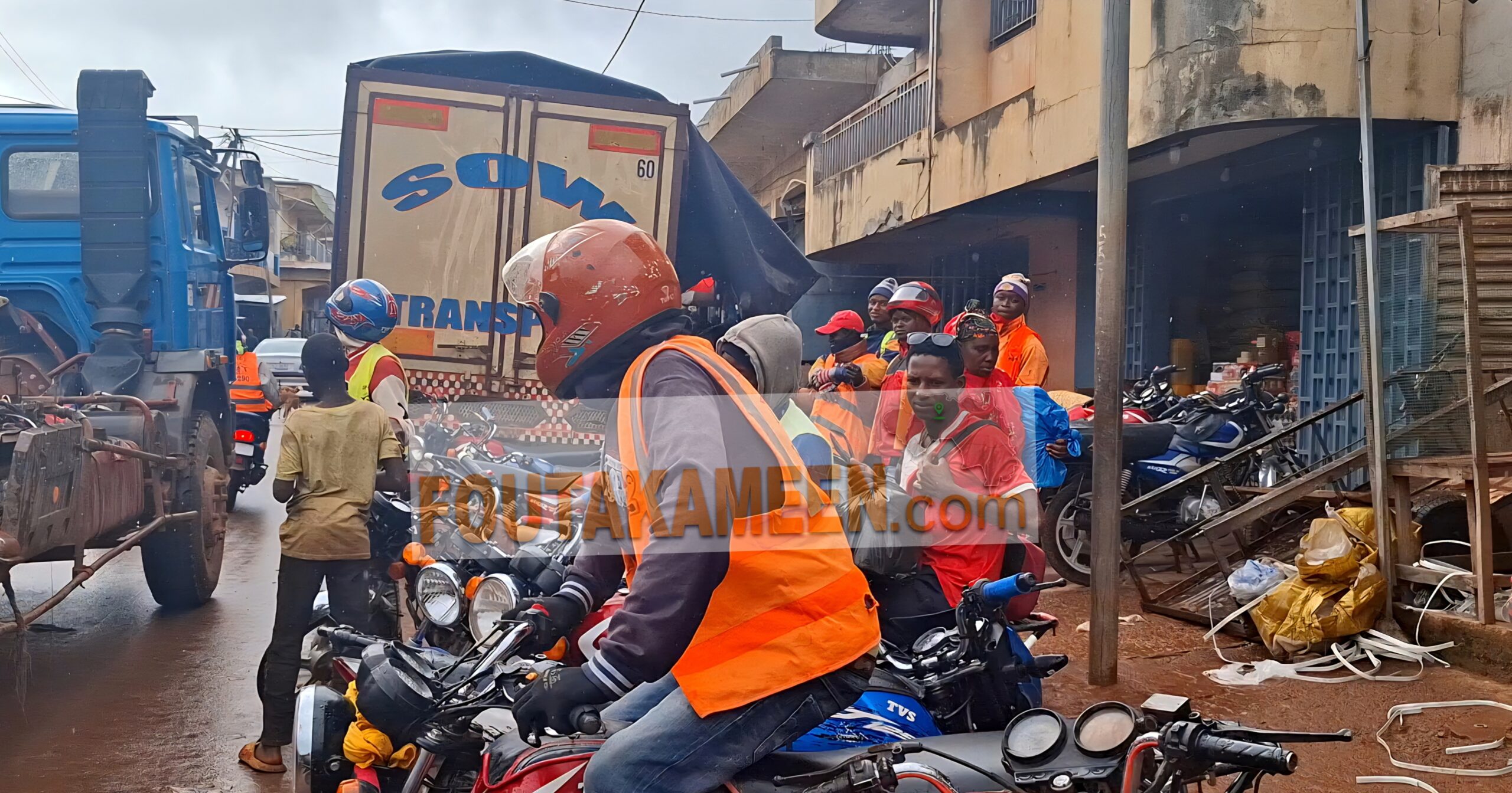 Vacances scolaires : des conducteurs de moto-taxi se plaignent de l’envahissement de leur secteur par des enseignants et élèves Vacances scolaires : des conducteurs de moto-taxi se plaignent de l’envahissement de leur secteur par des enseignants et élèves