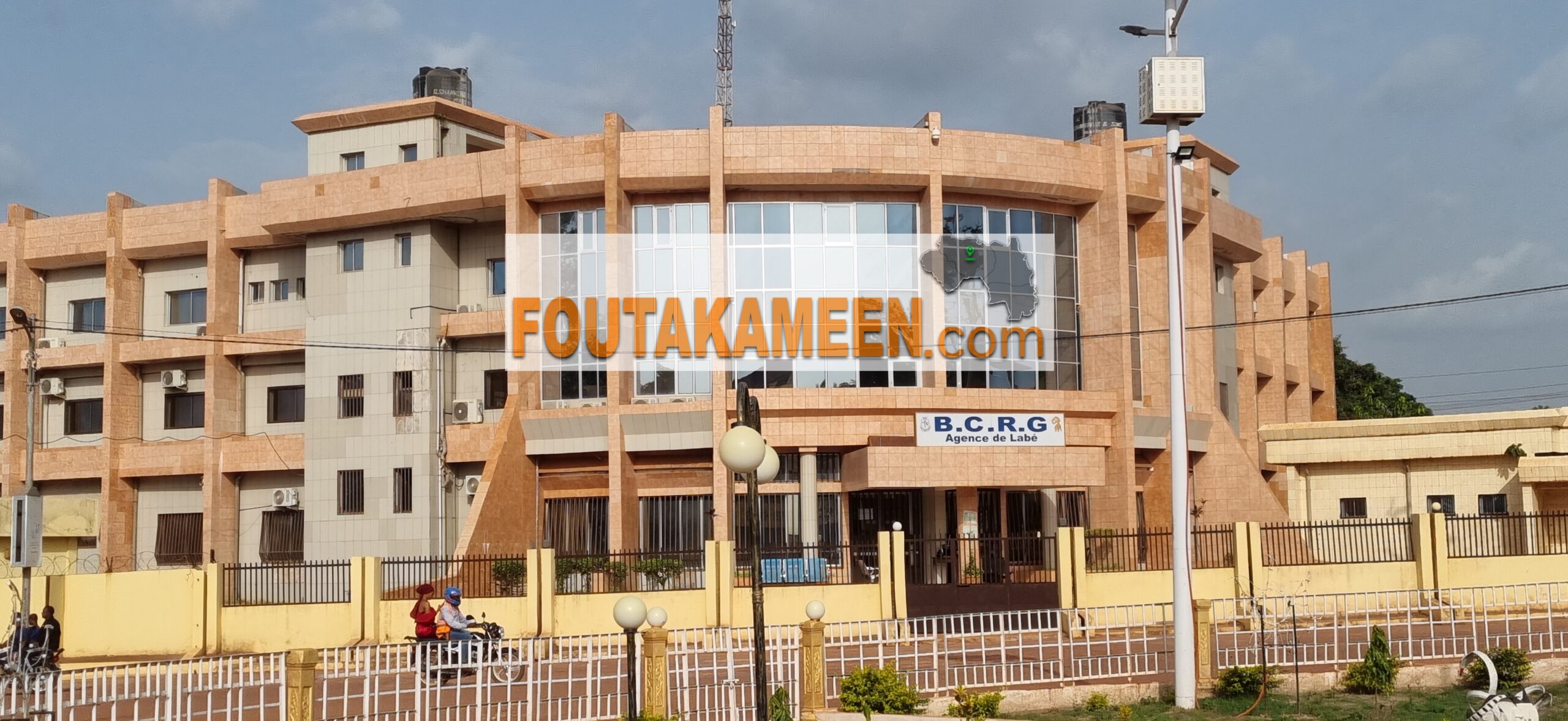 Crise de liquidité en Guinée : cambistes, commerçants et gérants de kiosques de retrait d’argent essouflés, ils appellent à une solution urgente