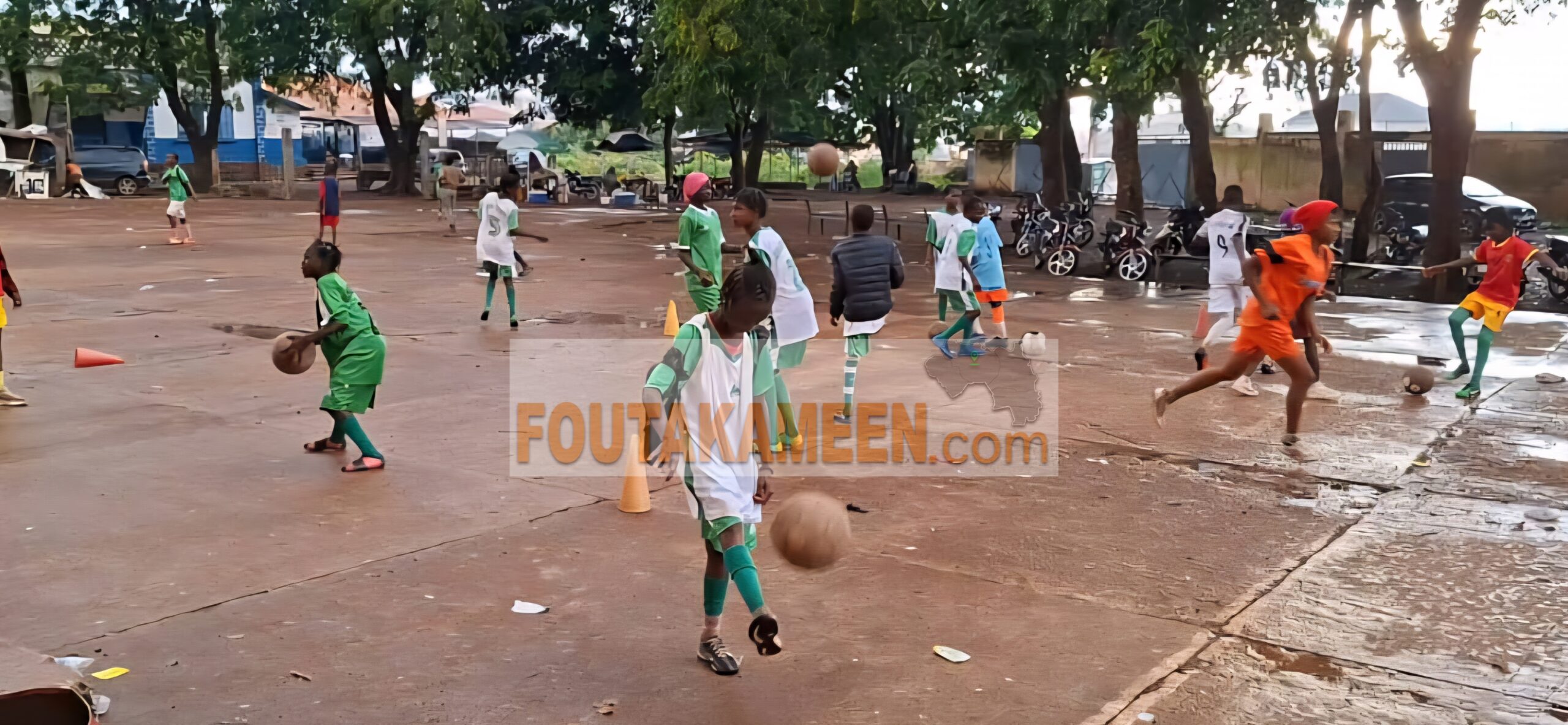 Football féminin à Labé : en lambeaux et en quête de survie, la réticence des parents mise en cause – « Après l’entraînement, les filles traînent dehors au lieu de rentrer directement » Football féminin à Labé : en lambeaux et en quête de survie, la réticence des parents mise en cause – « Après l’entraînement, les filles traînent dehors au lieu de rentrer directement »