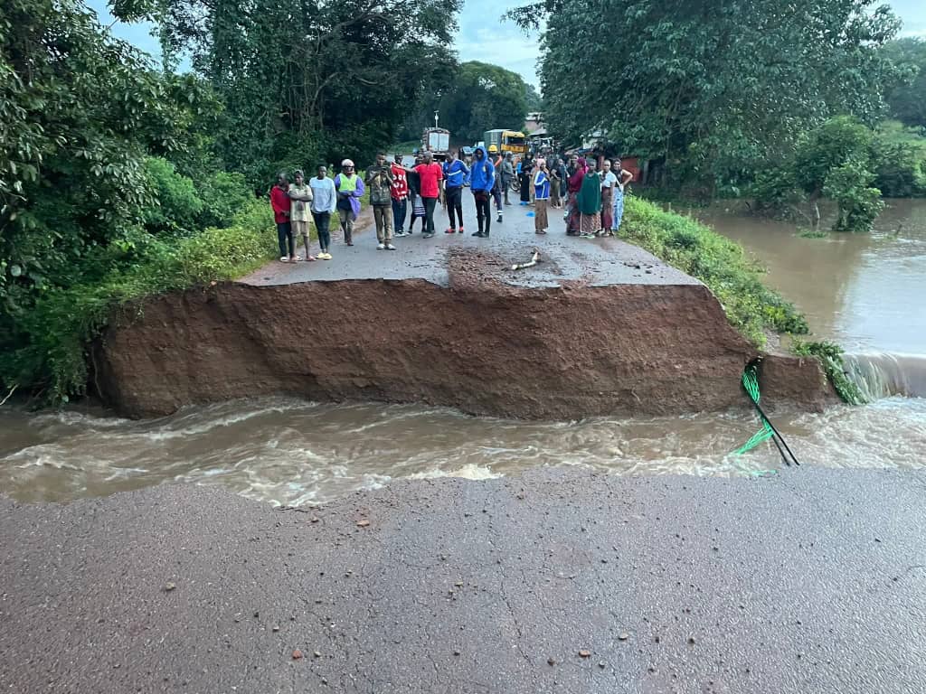 Le pont de Leydhepol (Garambé) s&rsquo;effondre : la nationale N°5 Labé–Conakry coupée, premières mesures des autorités