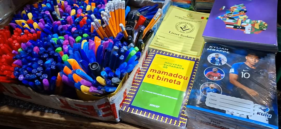 Ouverture des classes : à Labé, les fournitures scolaires peinent à trouver preneur malgré leur disponibilité