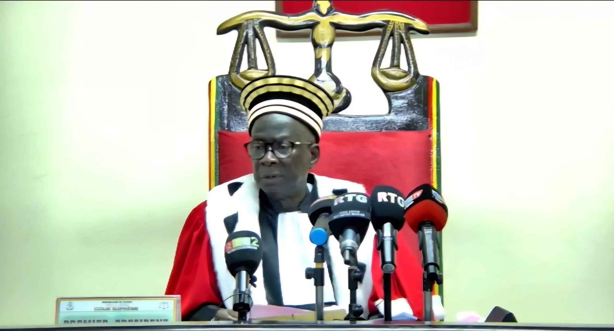Guinée : la Cour suprême valide les résultats provisoires du référendum constitutionnel du 21 septembre 2025 Guinée : la Cour suprême valide les résultats provisoires du référendum constitutionnel du 21 septembre 2025