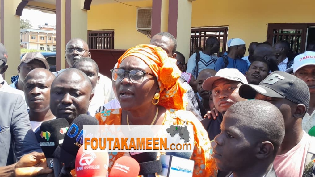 Tension dans le secteur éducatif : les enseignants contractuels reçus par le ministre après un sit-in à Conakry