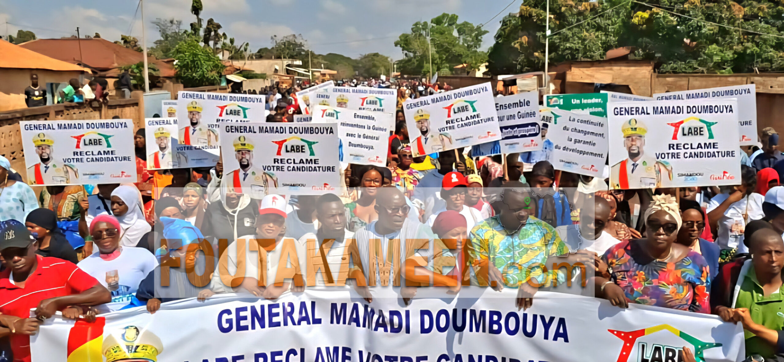 Labé : des femmes réclament la candidature du Gal Doumbouya et s’engagent à payer sa caution de 900 millions GNF Labé : des femmes réclament la candidature du Gal Doumbouya et s’engagent à payer sa caution de 900 millions GNF