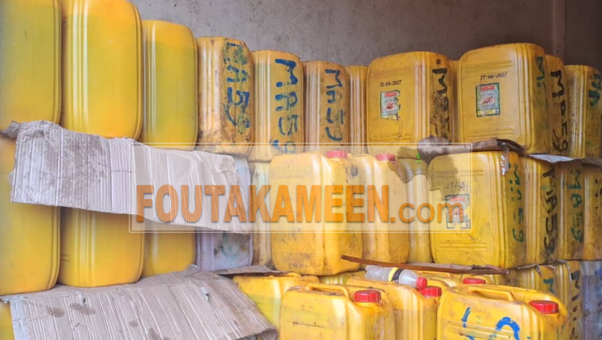 Labé : le prix du bidon d’huile de palme de 20 litres passe de 180 000 à 260 000 FG, selon des vendeurs Labé : le prix du bidon d’huile de palme de 20 litres passe de 180 000 à 260 000 FG, selon des vendeurs