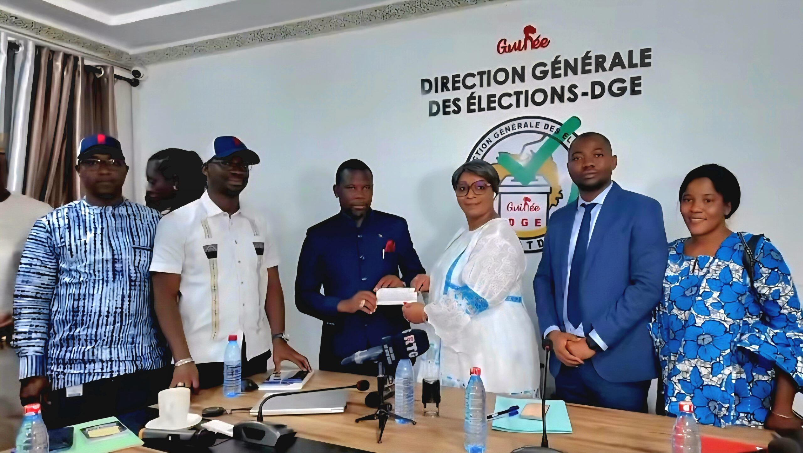 Présidentielle du 28 décembre : l’Etat remet 2 milliards de francs guinéens aux candidats