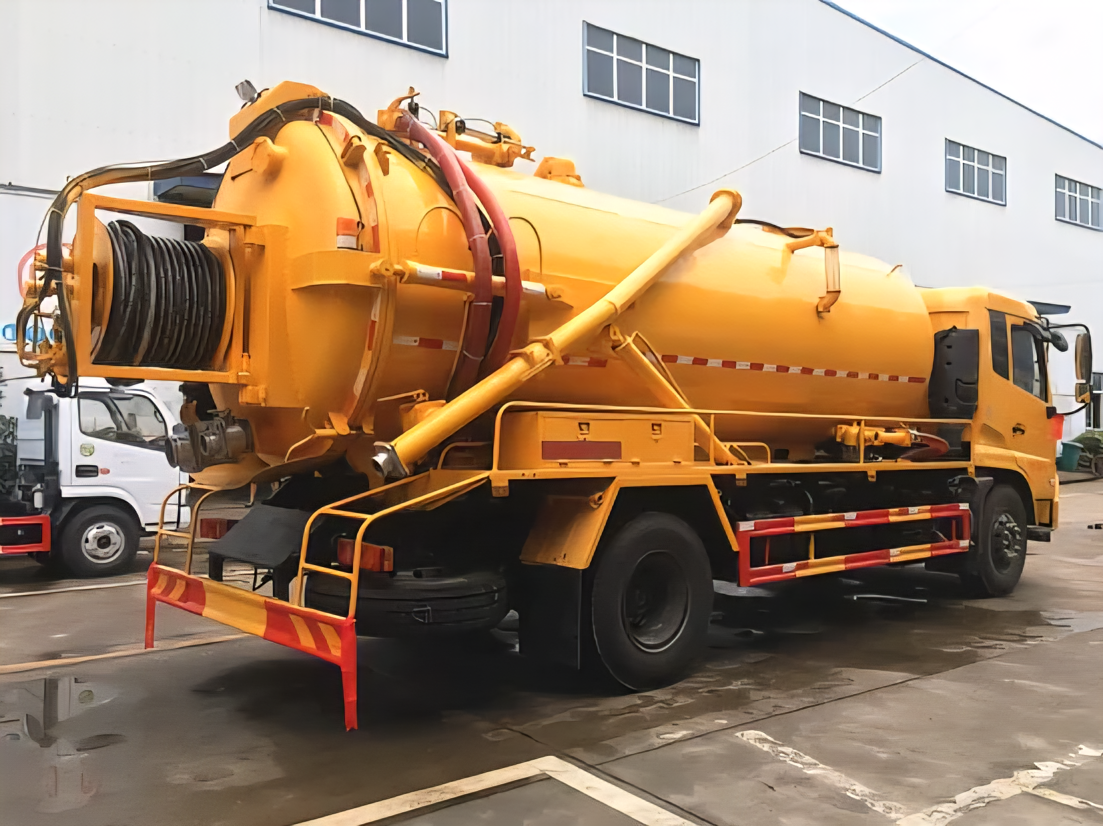 Labé sans camion d’incendie : quatre mois après la promesse du ministre de la Sécurité, le camion-citerne se fait toujours attendre Labé sans camion d’incendie : quatre mois après la promesse du ministre de la Sécurité, le camion-citerne se fait toujours attendre