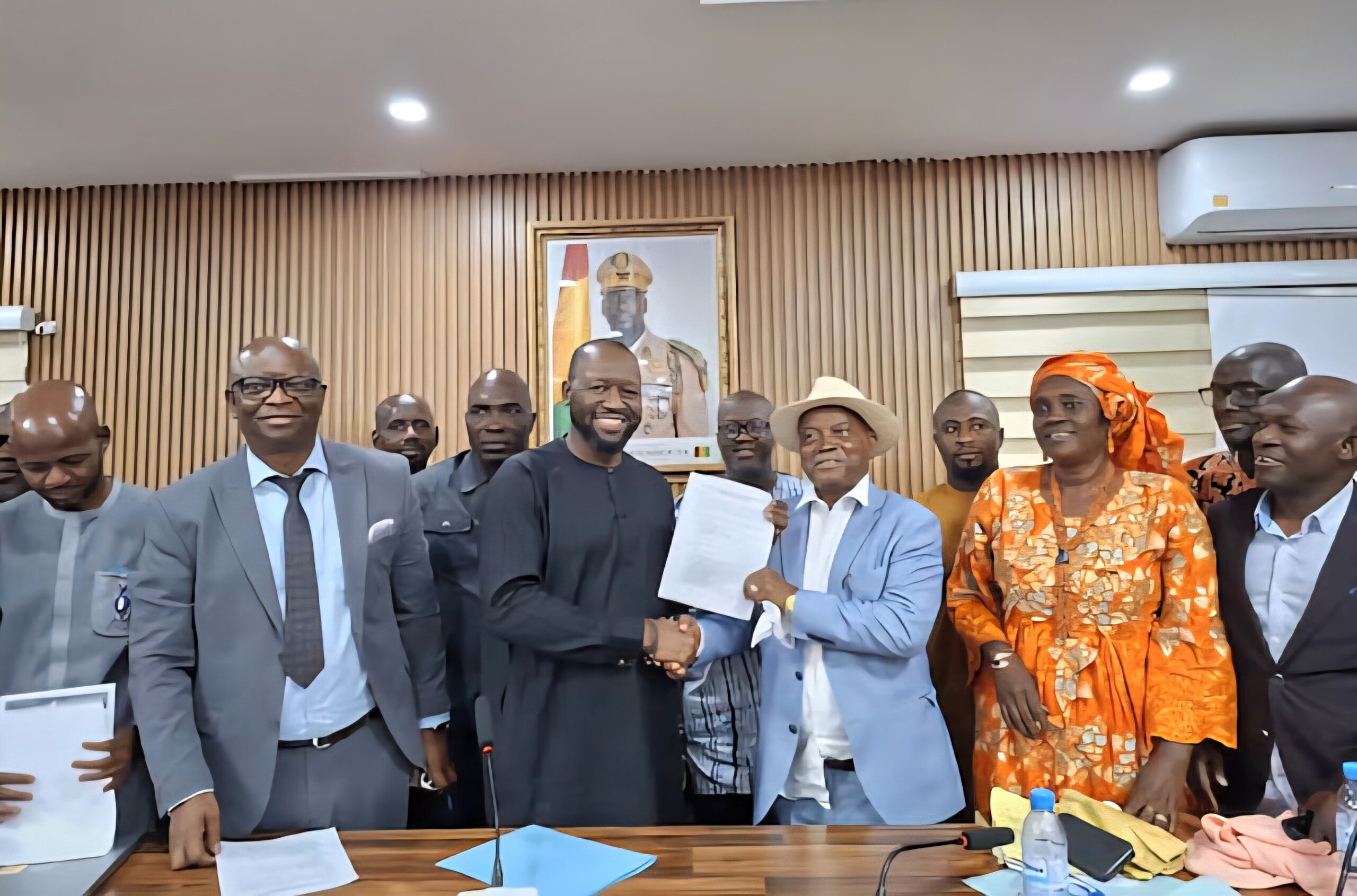 Négociations État–Syndicats de l’Éducation : un accord partiel arraché après des jours de tension Négociations État–Syndicats de l’Éducation : un accord partiel arraché après des jours de tension