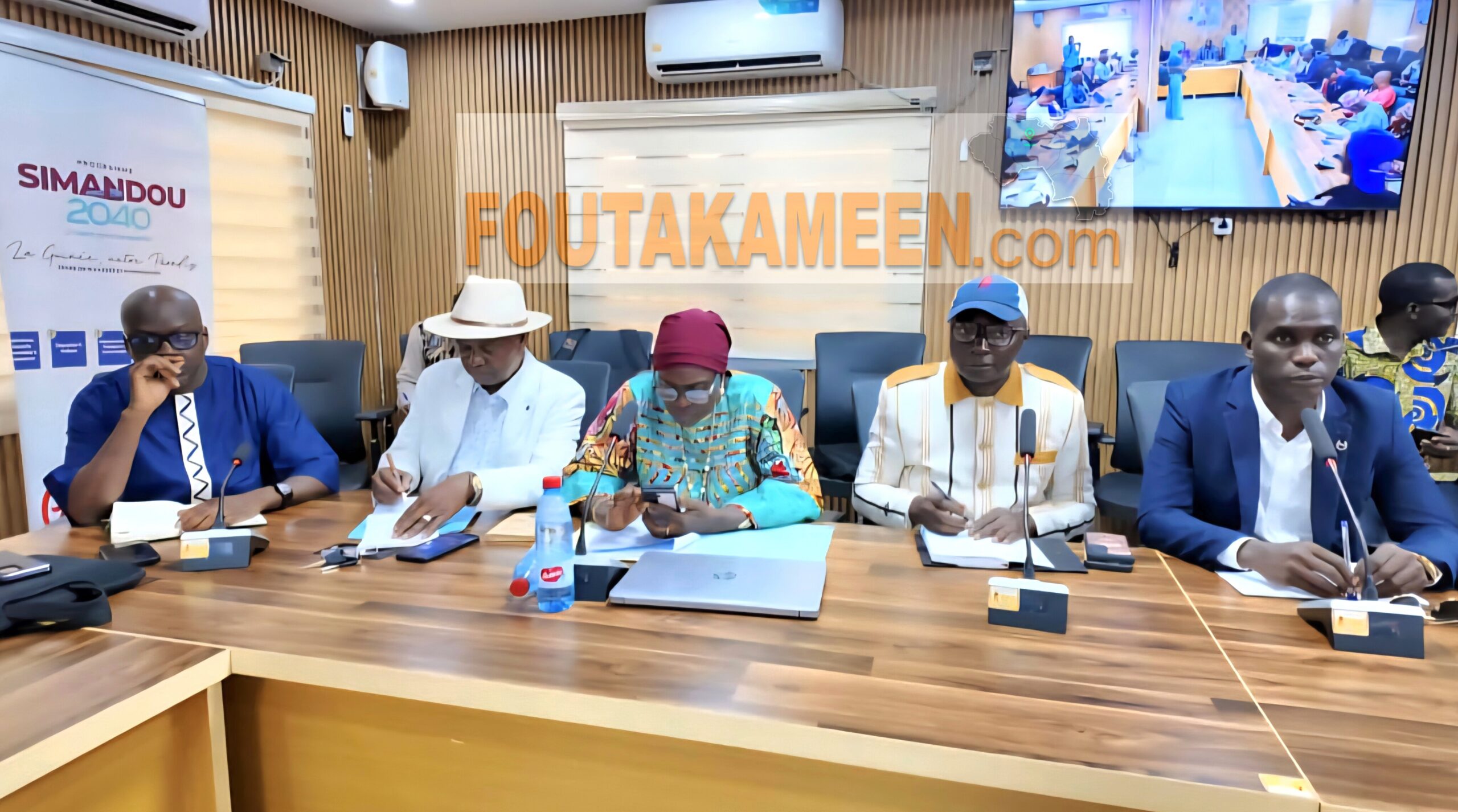 Éducation : grève suspendue, gouvernement et syndicats reprennent langue, mais le spectre de la grève plane