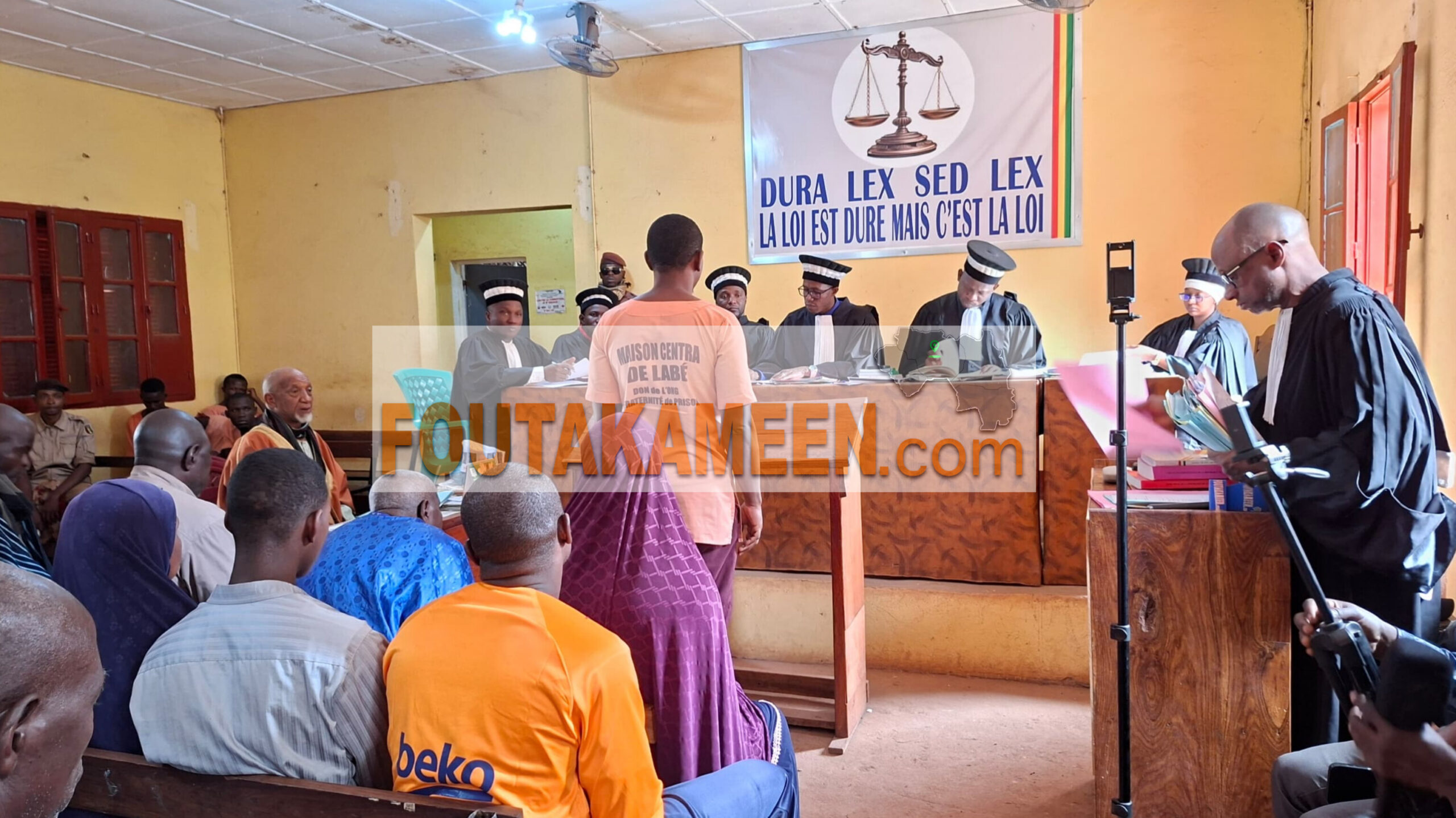 Ibrahima jugé pour l’incendie de la maison de son oncle: « je l’ai fait parce qu’il a refusé de nous restituer les biens de mon père » Ibrahima jugé pour l’incendie de la maison de son oncle: « je l’ai fait parce qu’il a refusé de nous restituer les biens de mon père »